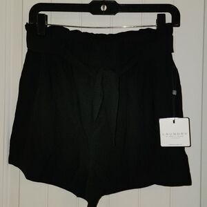LAUNDRY BY SHELLI SEGAL Black Paperbag Shorts With Waist Tie